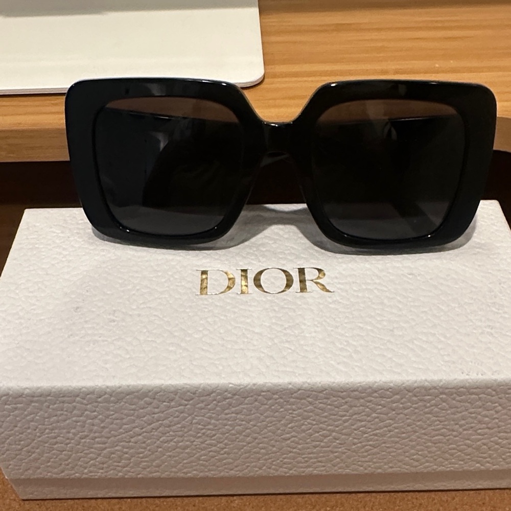 Dior Elegant Black Oversized Sunglasses